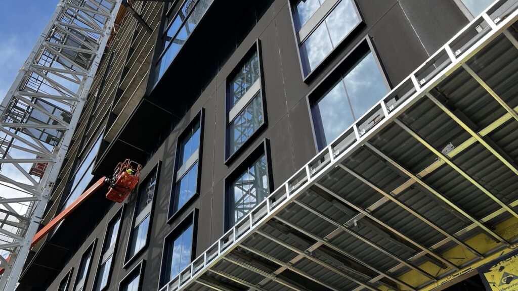 South Valley Prefab’s exterior finished panels appear on the Belleview North Tower, a Beck Group project. Photo courtesy of Mark L. Johnson.