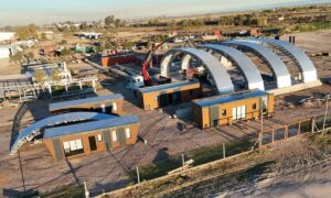 A modular warehouse for MYE, S.A. uses prefabricated, panelized 90 mm cold-formed steel trusses to deliver scalable, efficient load-bearing performance.